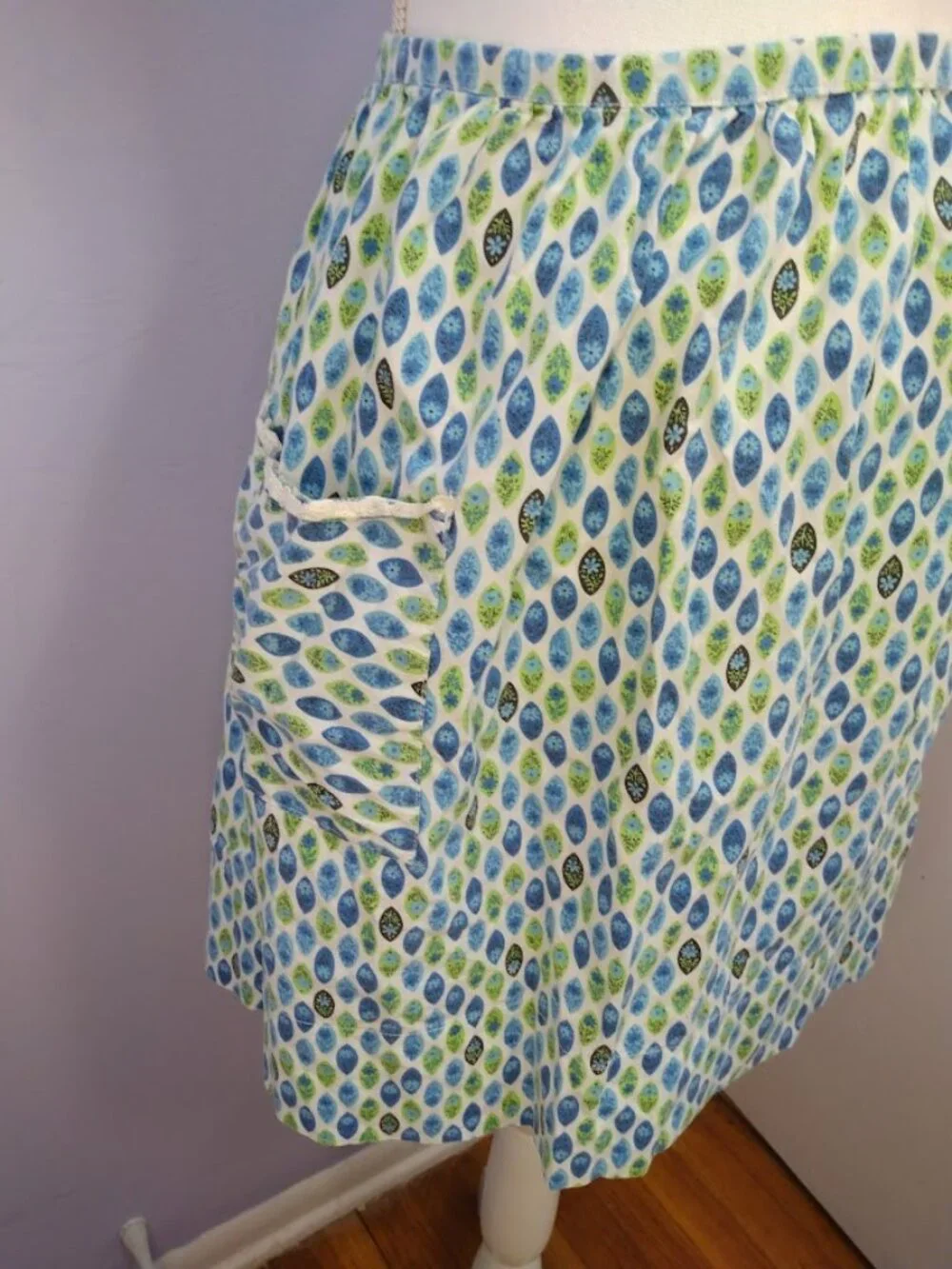 Vintage Waist Apron with One Pocket Tie Around Waist Blue Green Geometric Print
